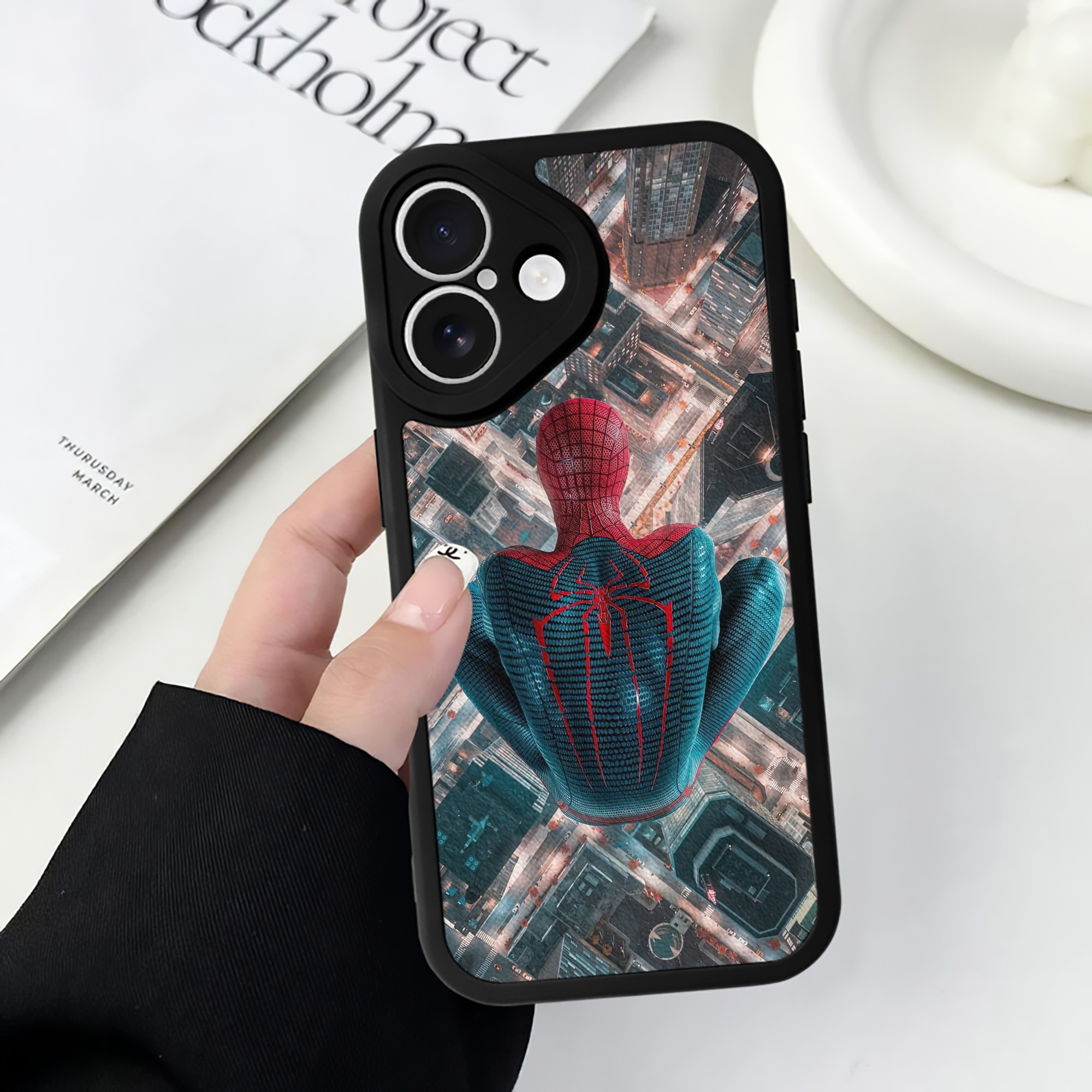 Spider Man スパイダーマン 【iPhone 16シリーズ対応】シリコンスマホケース（レザー調） 材質：シリコン